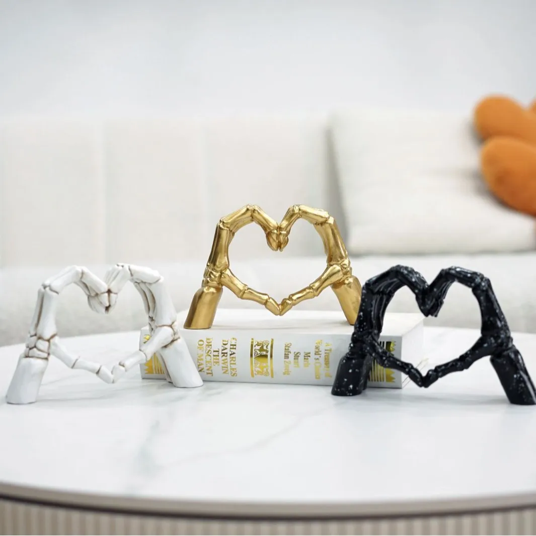

‌Skull Heart Gesture Resin Figurine‌ - Creepy Halloween Decor for Desk & Living Room, Unique Party Accent