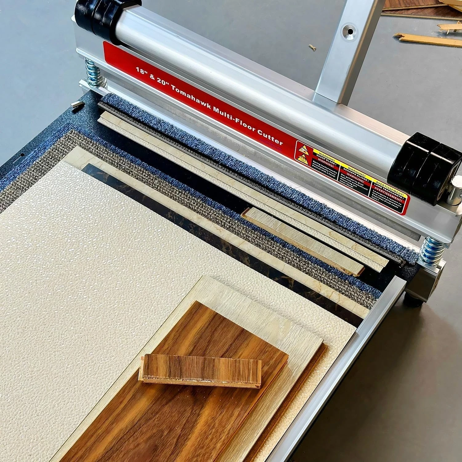 مصفح 20 بوصة وقاطع أرضية من الفينيل ذو النواة الصلبة، يقطع ما يصل إلى عرض 20 بوصة وسميكة 11/16 بوصة (17 مم؛ كيف حول العرض التجريبي · شعبية جديدة #6