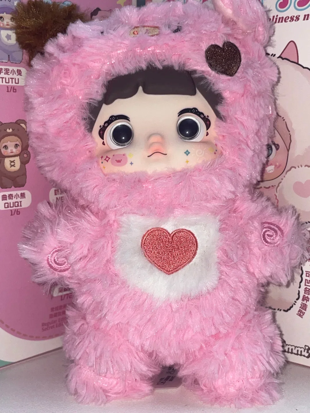   حقيقي Nommi V61 Loveliness لا ينتهي أبدًا V21 سلسلة صندوق أعمى ليتل بوي دمية الأصلي Nommi قلادة صندوق غامض للحيوانات الأليفة