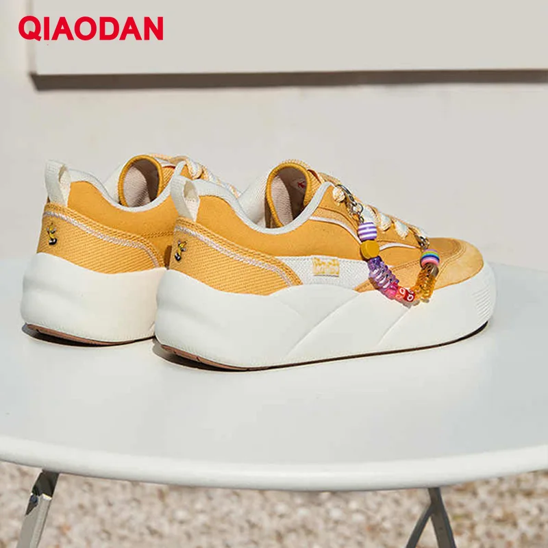 QIAODAN أحذية التزلج النسائية 2025 أحذية قماشية غير رسمية لزيادة الارتفاع خفيفة الوزن للمشي أحذية رياضية مريحة QXL052252504 #2