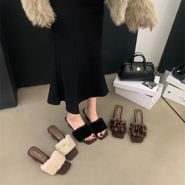 Square heel Shoes Low Woman's Slippers Slides Winter Footwear Fashion Fur Flip Flops Flock Block 2024 Luxury Plush Rome Fabric R