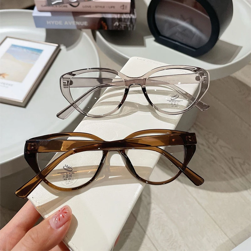 Brand Design Same Style Women Retro Cat Eye Glasses TR90 Ultra Light Cat's Eye Eyewear Fashion Girls Internet Celebrity Item
