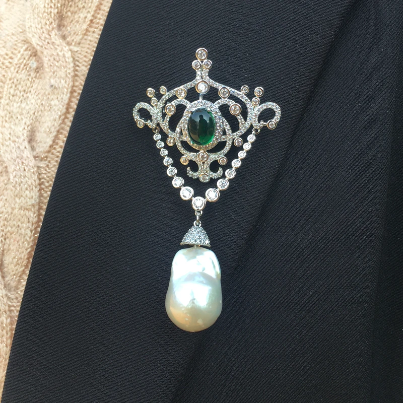

Natural Fresh Water Baroque Pearl Brooch Pendant For Women Fashion Jewelry With Cubic Zirconia Female Gift Vintage Style