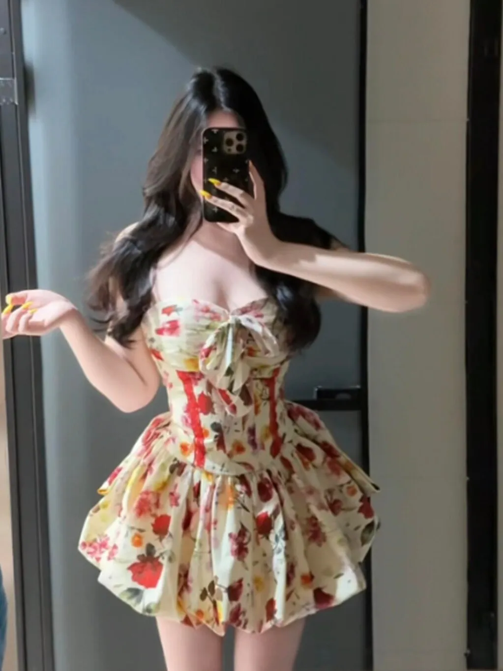 

Retro Unique Beautiful Bustier Top Fluffy Short Skirt Two-Piece Set Anti-Aging Whole Set OOTD Summer 2026 Women's Fashion Set