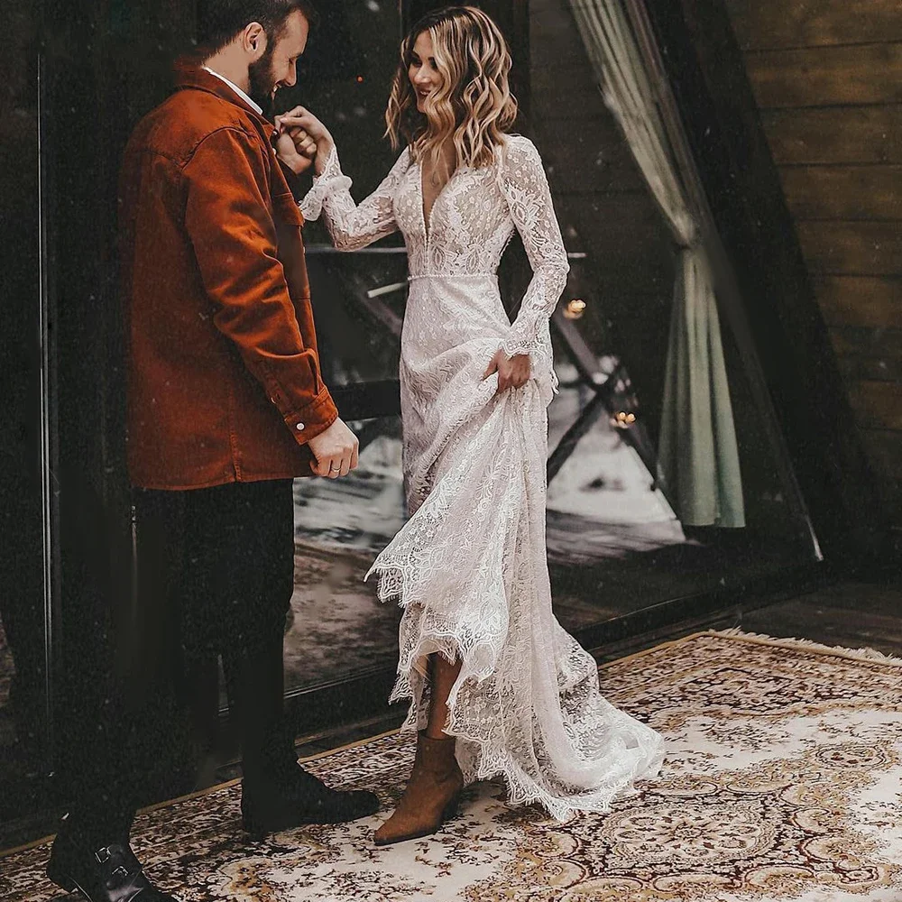 Abito da sposa bohémien con scollo a v Sexy personalizzato abito da sposa a trapezio senza schienale in pizzo a maniche lunghe abito da sposa popolare rurale semplice