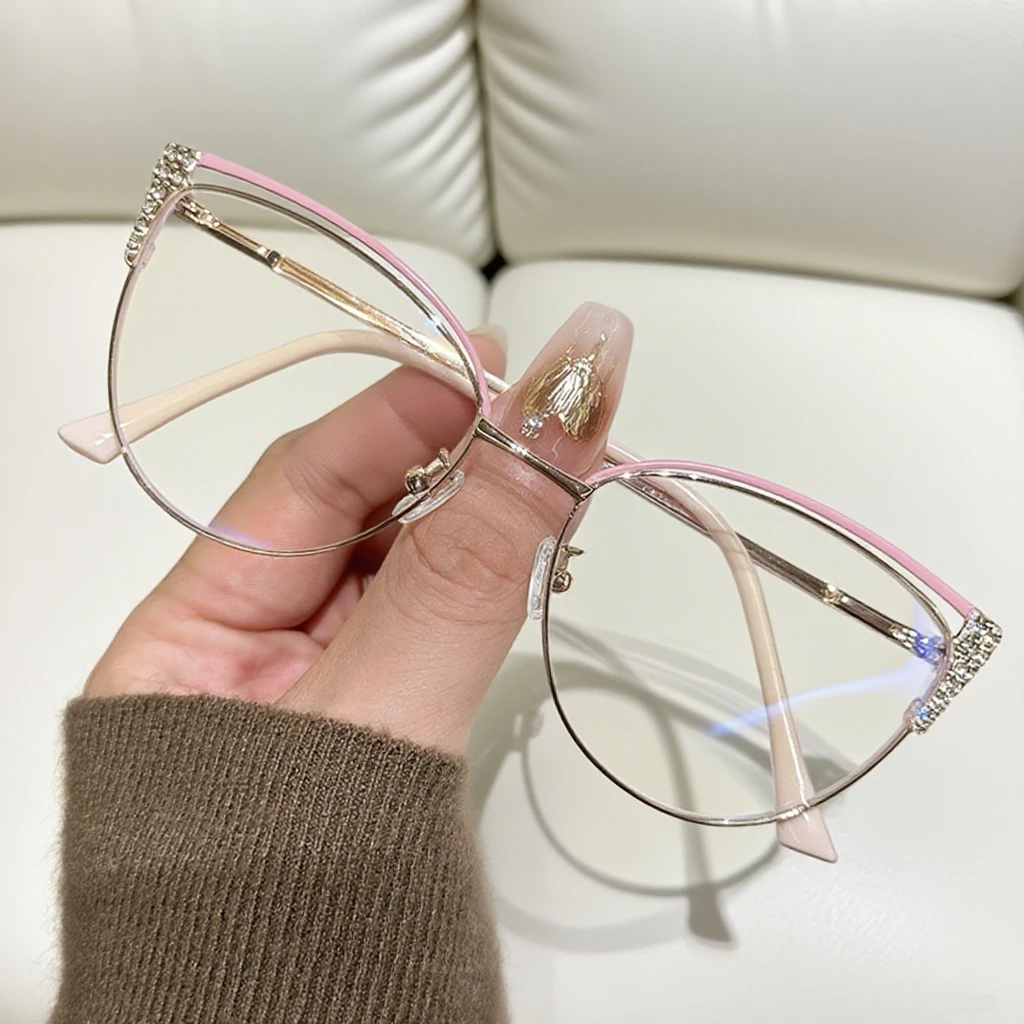 

2025 New Fashionable Luxury Women's Flat Light Glasses Ultra Light Neutral Metal Frame Versatile Anti Blue Light Glasses