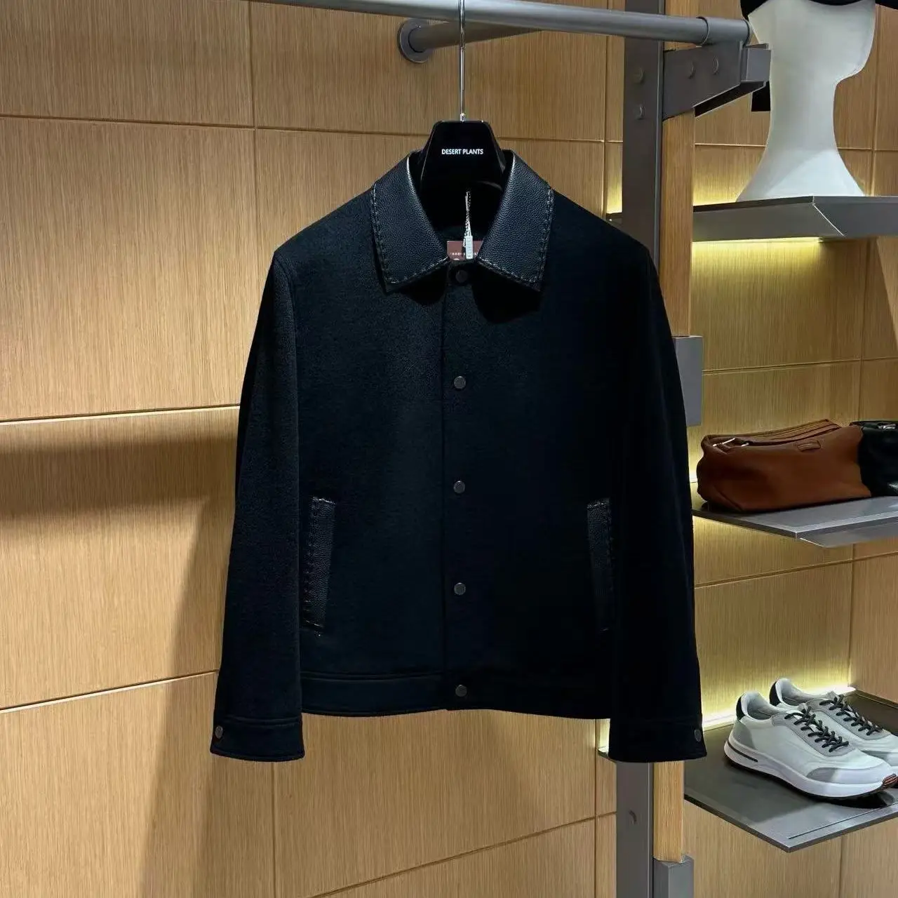 

Italian old money style men's wool-blend lapel jacket