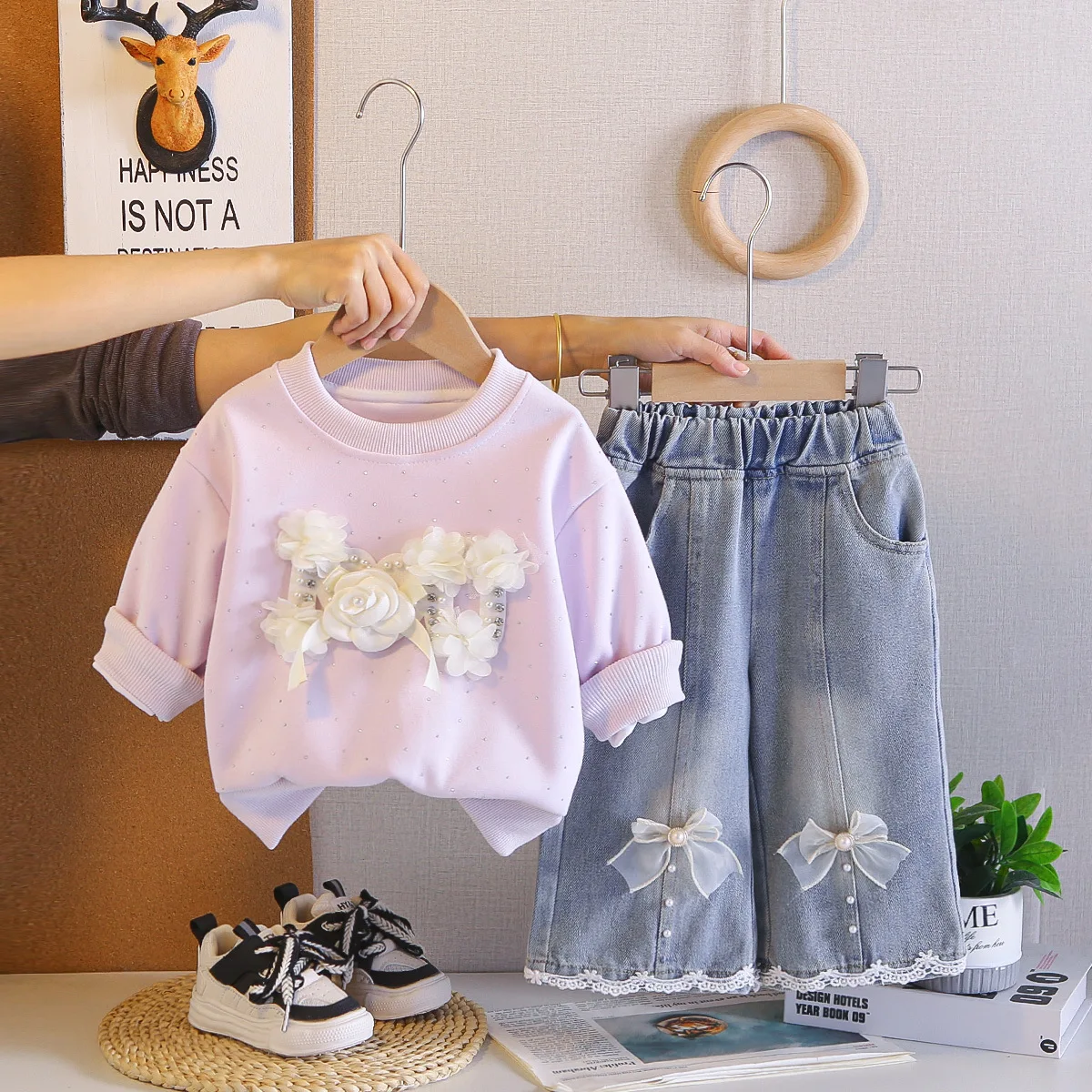 Little Girls Sparkle Rhinestone 3D Floral Bow Sweatshirt & Lace Mesh Bow Cropped Jeans Girls Two Piece Spring Sweet Daily Suit