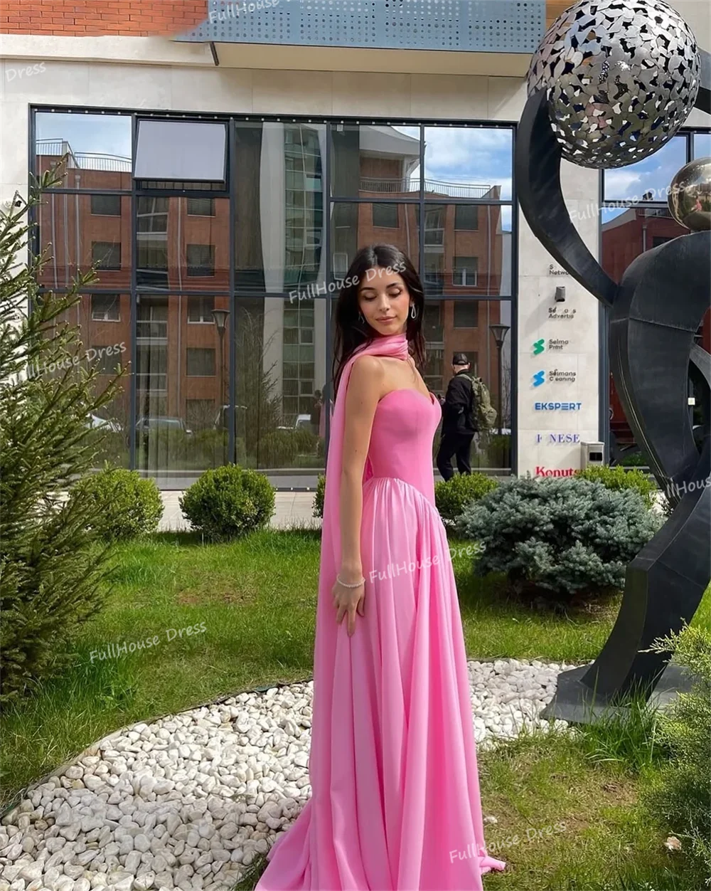 فستان سهرة شيفون بياقة على شكل قلب وردي مصنوع حسب الطلب على شكل حرف a شال بدون ظهر بطول الأرض مع سويب تراين