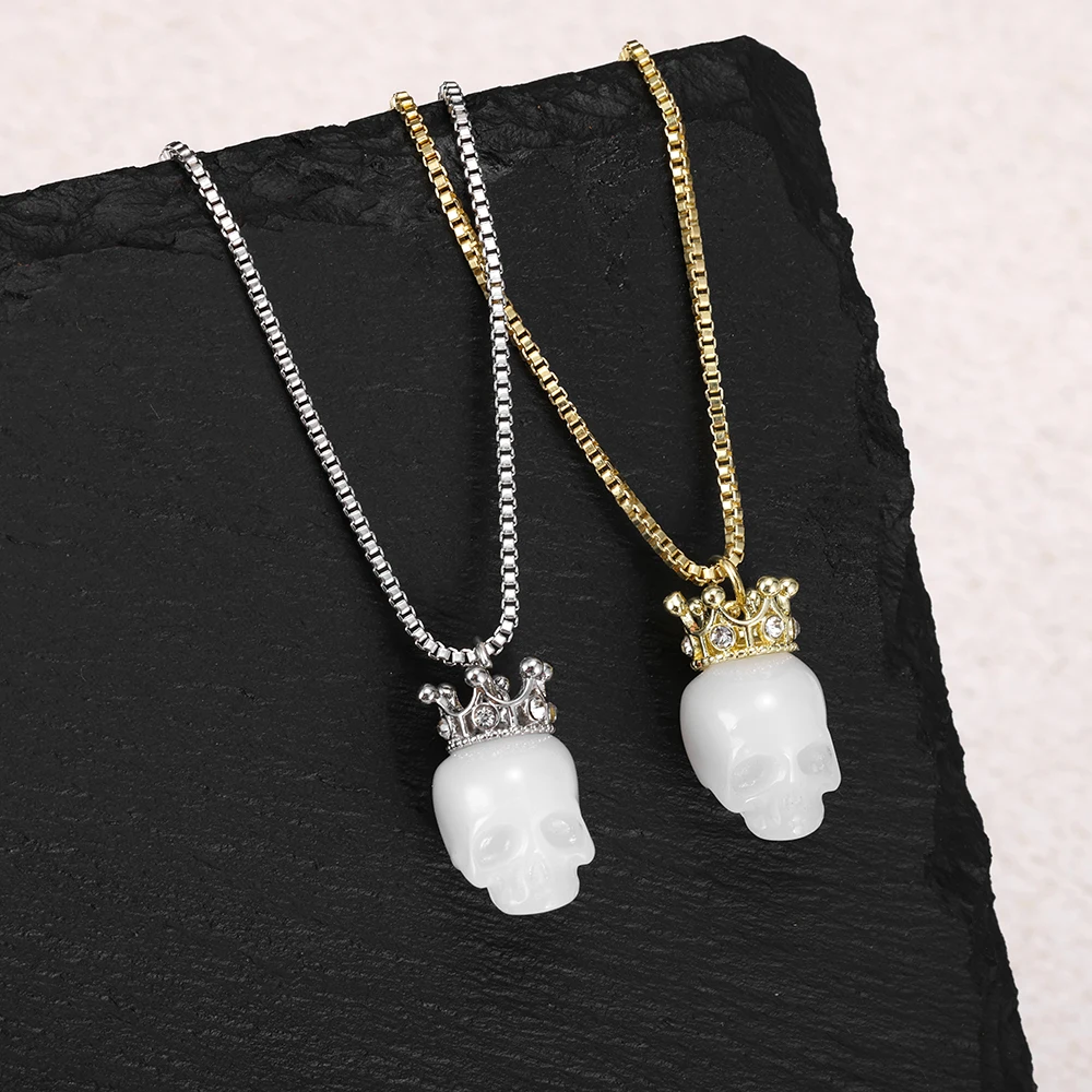 Minimalist Resin Skull Necklace for Women – Zirconia-Set Crown Pendant, Sweet & Edgy Collar Necklace