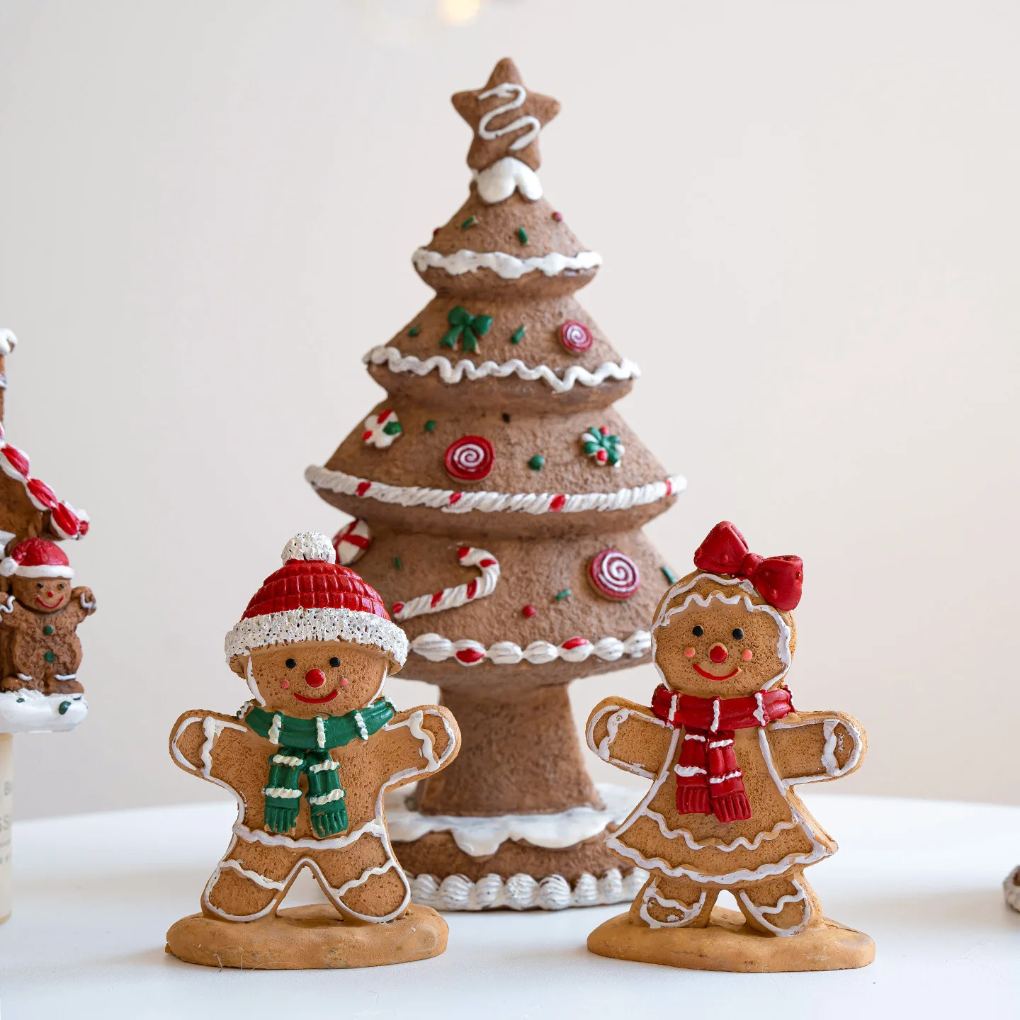 

New Resin Crafts Christmas Decoration Gingerbread Man Christmas Tree Ornaments Desktop Holiday Atmosphere Gift