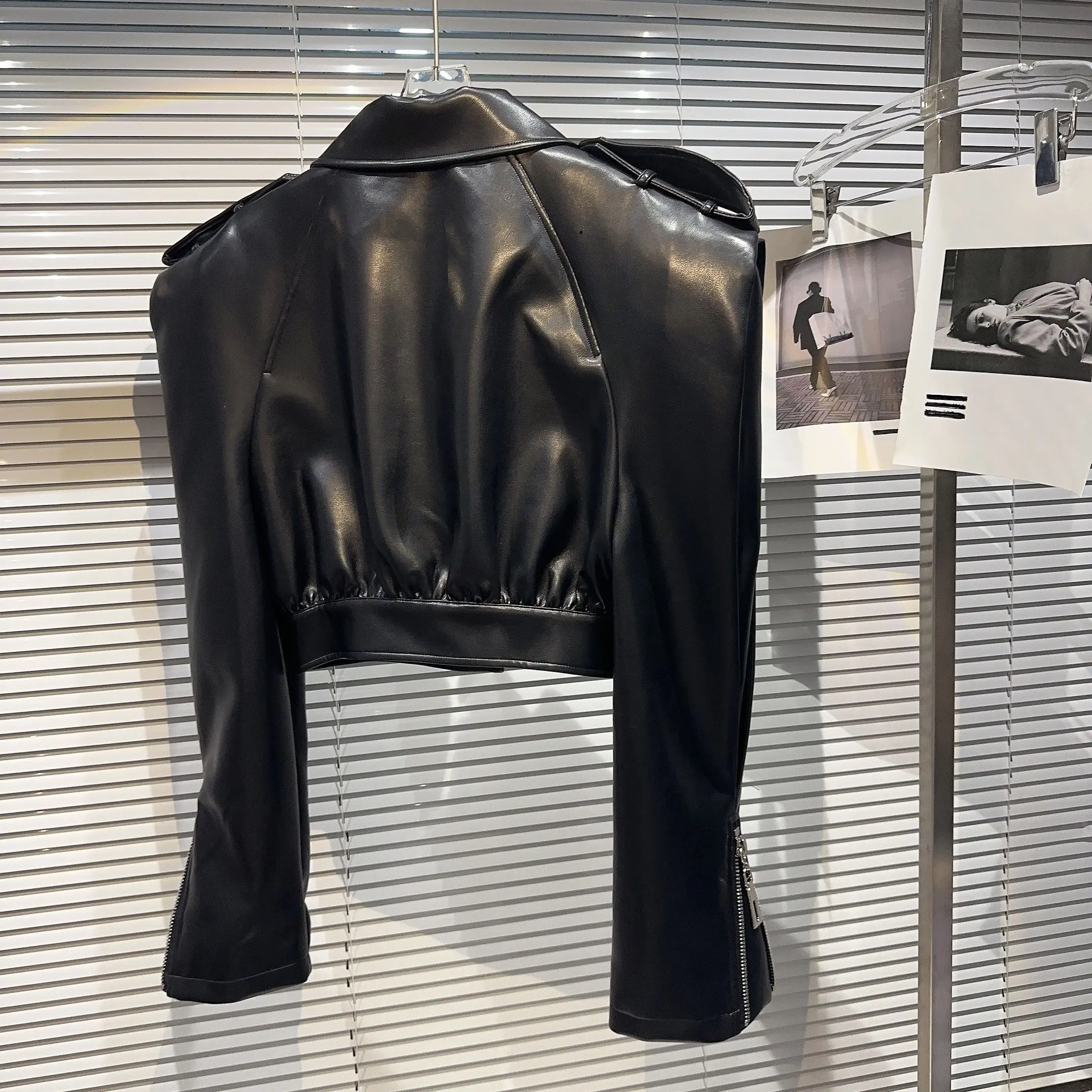 스트리트 스타일 PU 가죽 재킷 어깨 패드 디자인 핫 걸 아우터웨어 롱 슬리브 스트레이트 컷 패셔너블