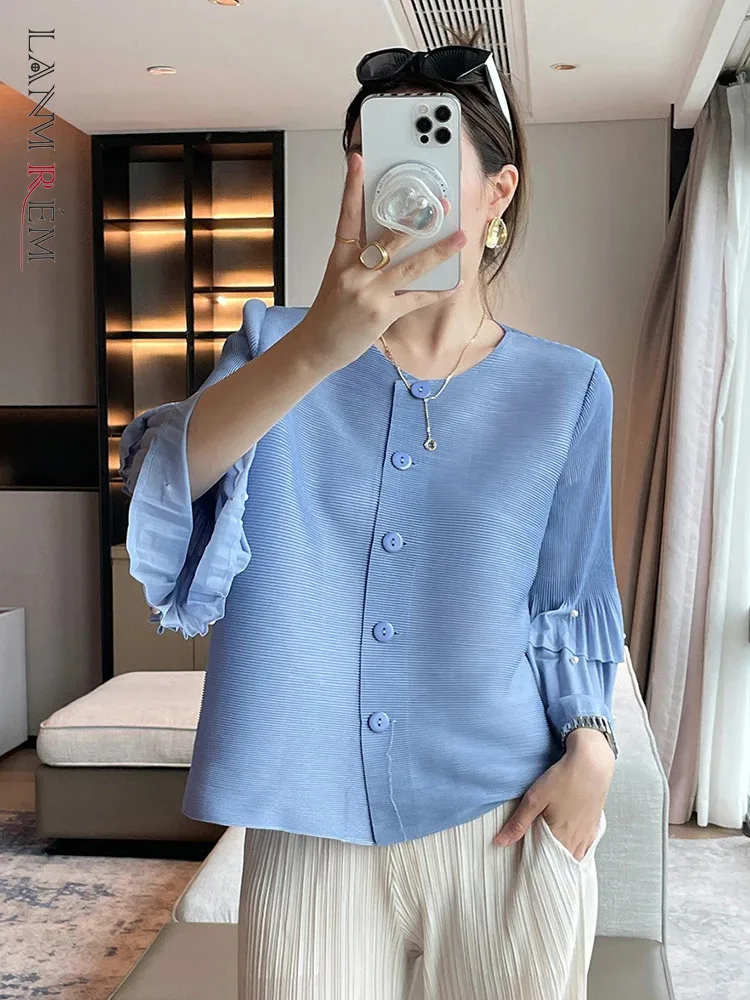 

LANMREM Beading Pleated Shirts With Flare Sleeves Single Breasted Versatile Stylish Thin Top For Women 2024 Summer New 2DA8083A