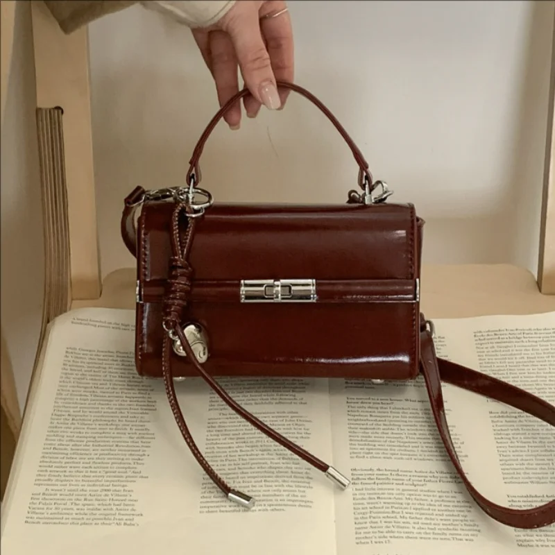 

Retro waxed leather small square handbag, trendy single-shoulder versatile commuter crossbody bag