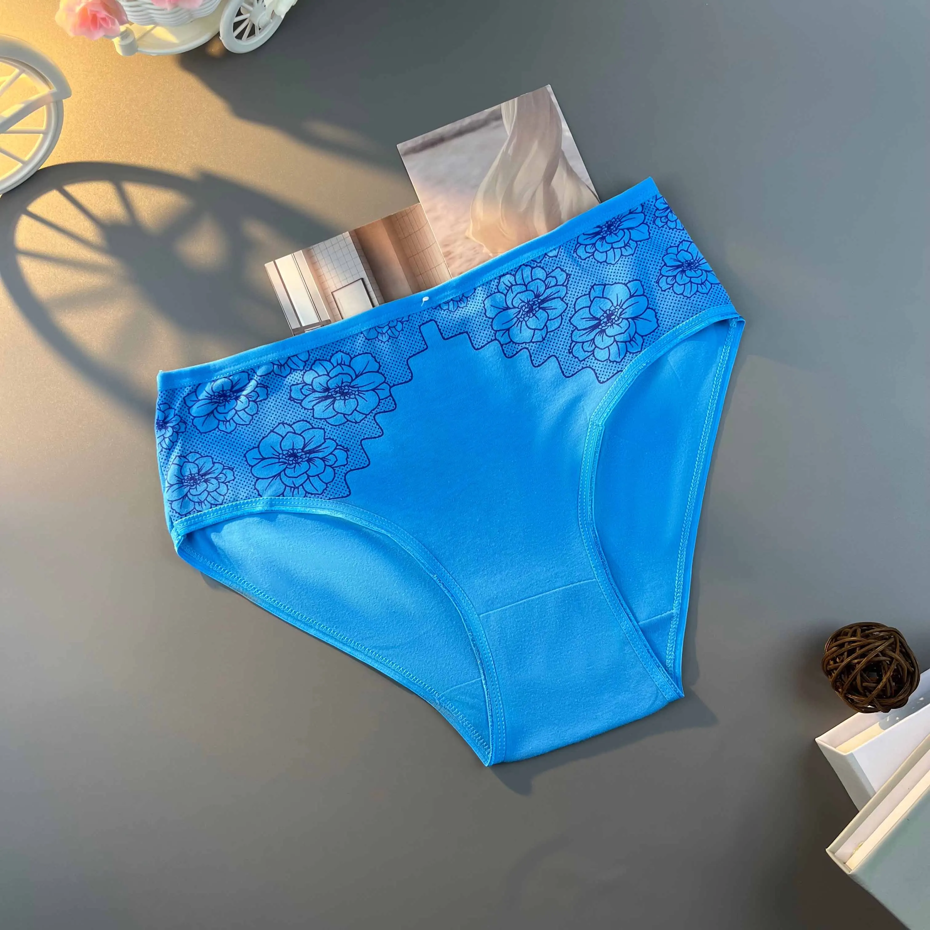 [15pcs 여성용 팬티] 꽃무늬 프린트, 미드라이즈, 부드럽고 편안한 통기성 신축성 있는 속옷 팬티(6가지 색상 무작위 배송)