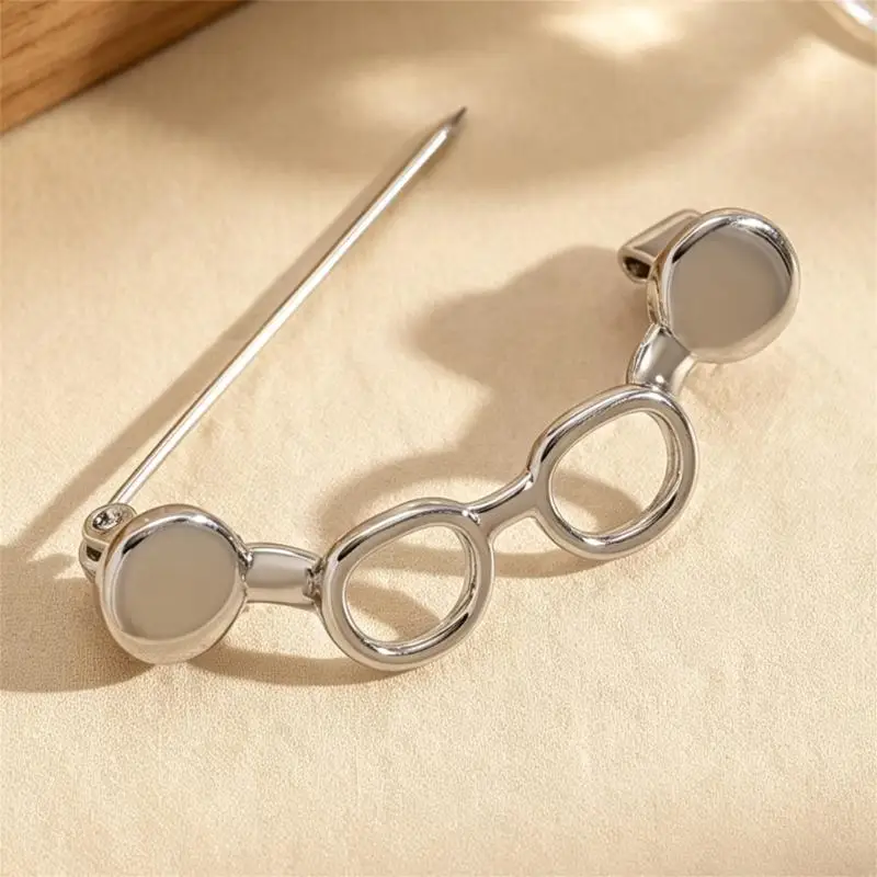  Alloy Glasses Holder Brooch Decorative Pin Accessory for Daily Outfit Layers, Office Desk Use, and Commute Routine