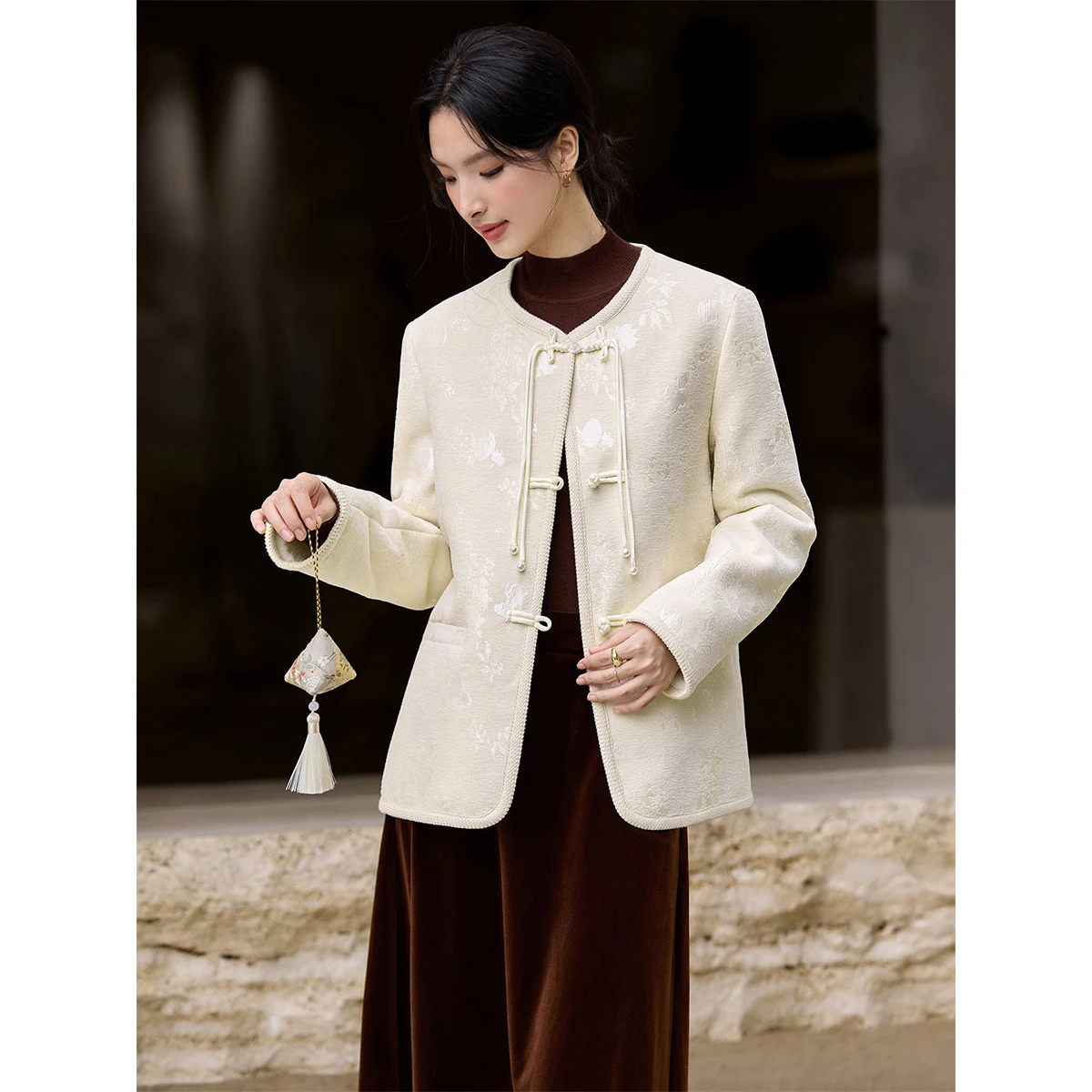 

VIMLY зимняя короткая куртка женская в китайском стиле с цветочной вышивкой жаккардовое пальто зима 2025 элегантные женские куртки с круглым вырезом A3215