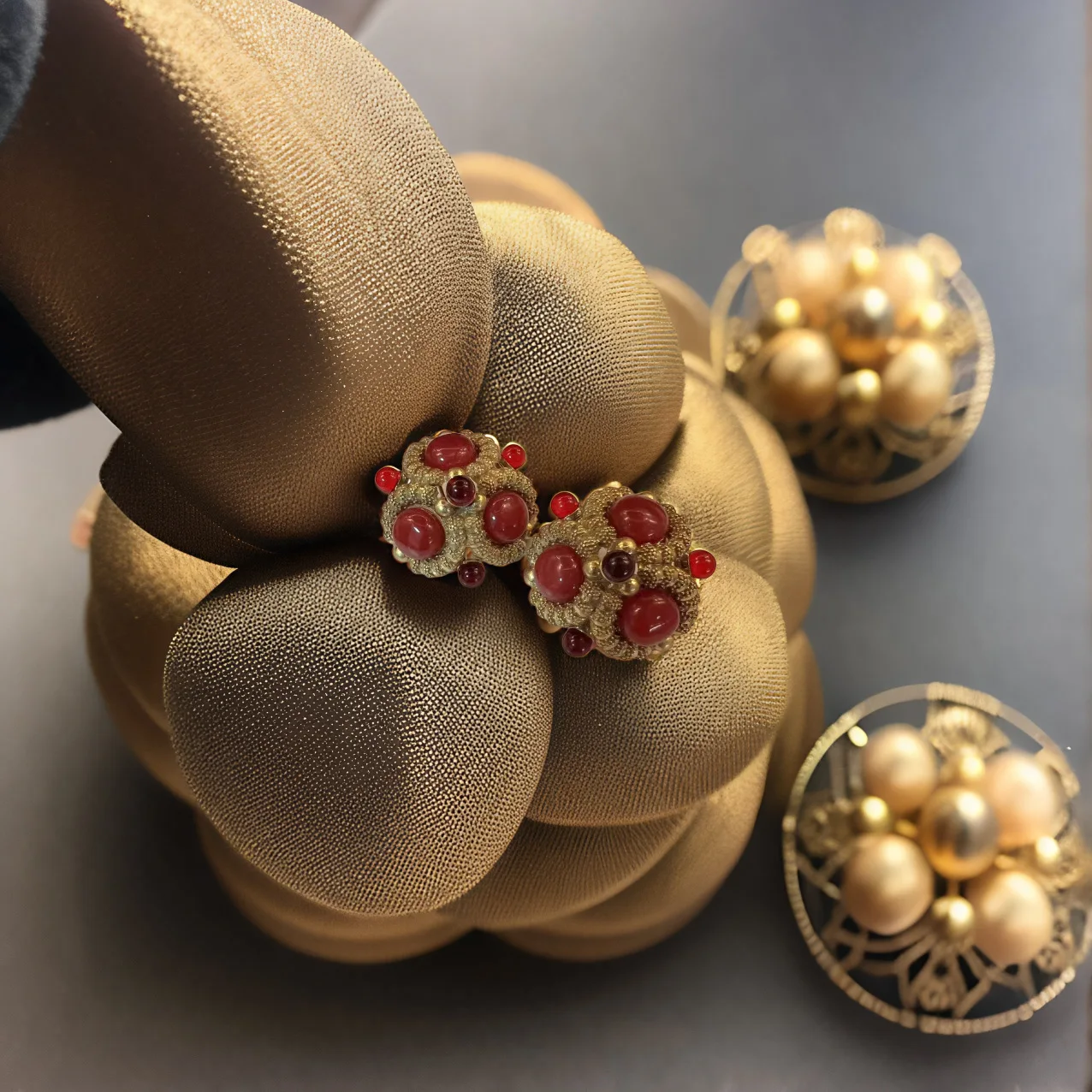 2025 Red Lantern Pearls Popular Retro Agate Earrings Court-style Inlaid with Natural Stone Ear Studs Ladies Jewelry Banquet Gift