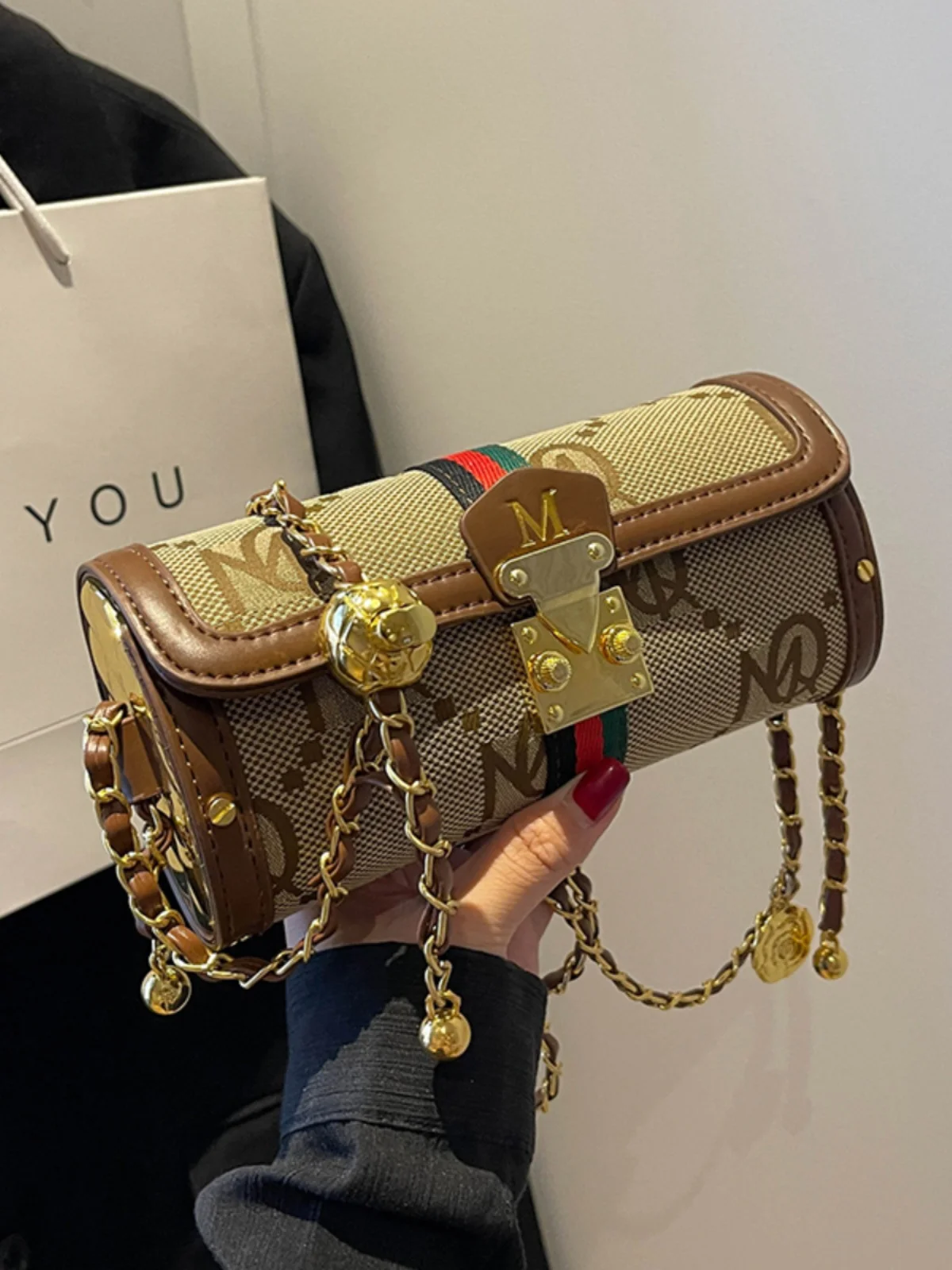 Luxury designer 2025 autumn and winter high-quality retro fashion chain messenger bag high-end western style cylindrical bag