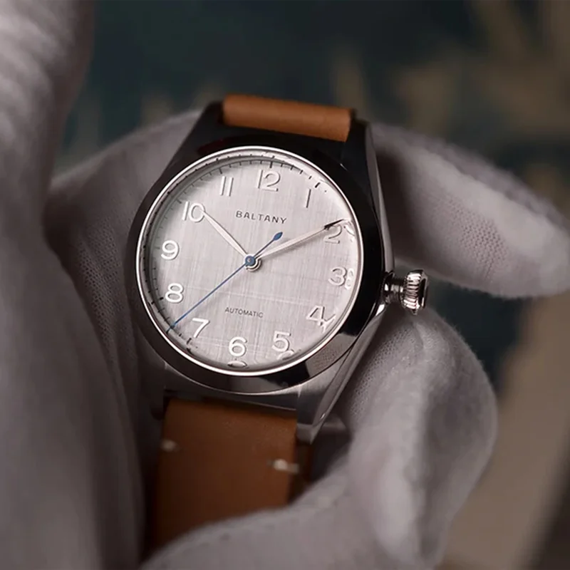 

Autometic Dress Watch S4038 10ATM Waterproof NH38 Movement Bubble Back Linnen Dial Vintage Stainless Steel Case Wristwatch