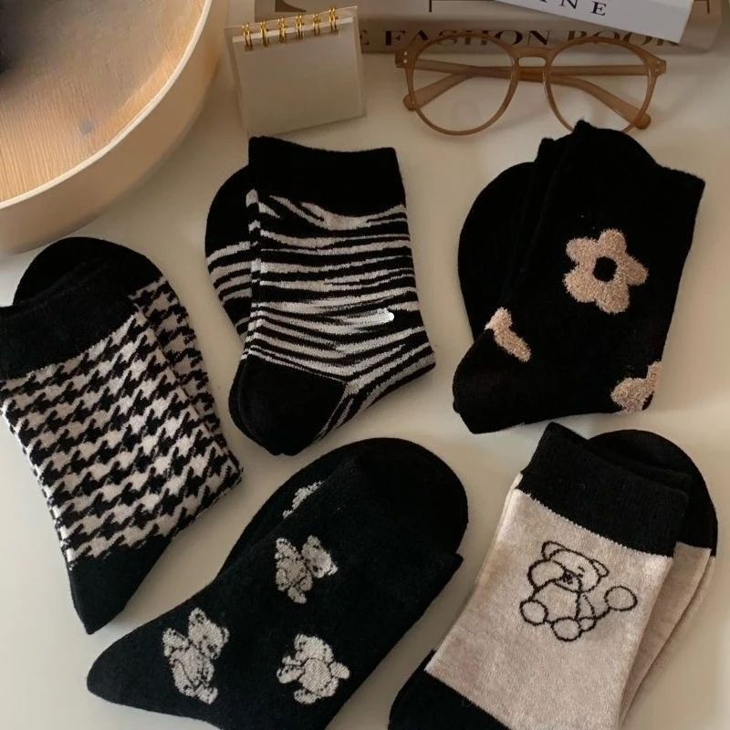 

5 Pairs women Fashionable Versatile Floral Prints Breathable Soft Comfortable Casual Socks Women Cute Little Bear Mid Calf Socks
