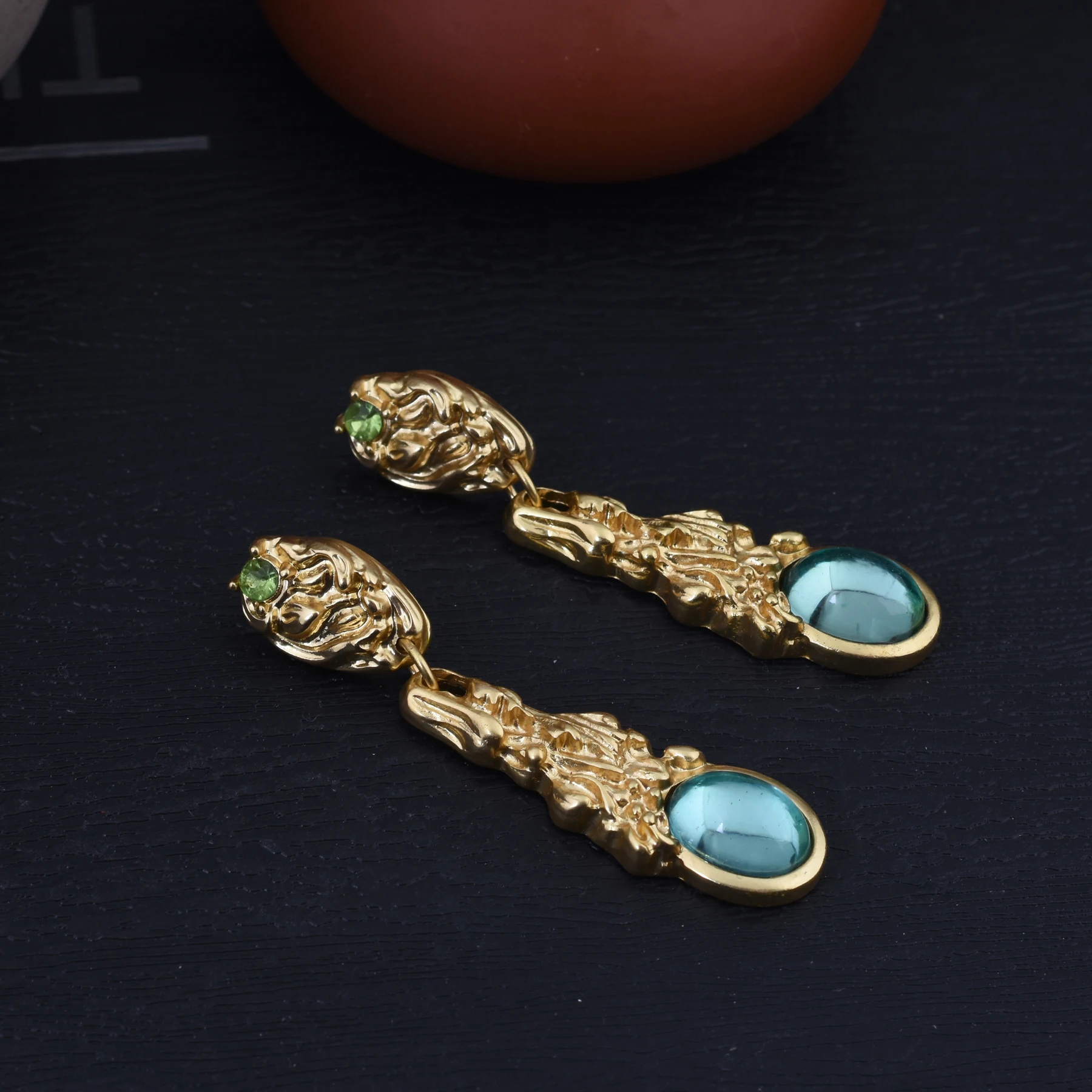 Archaic diamond set pleated water drop oval earrings Retro palace niche design earrings studs temperament earrings trend