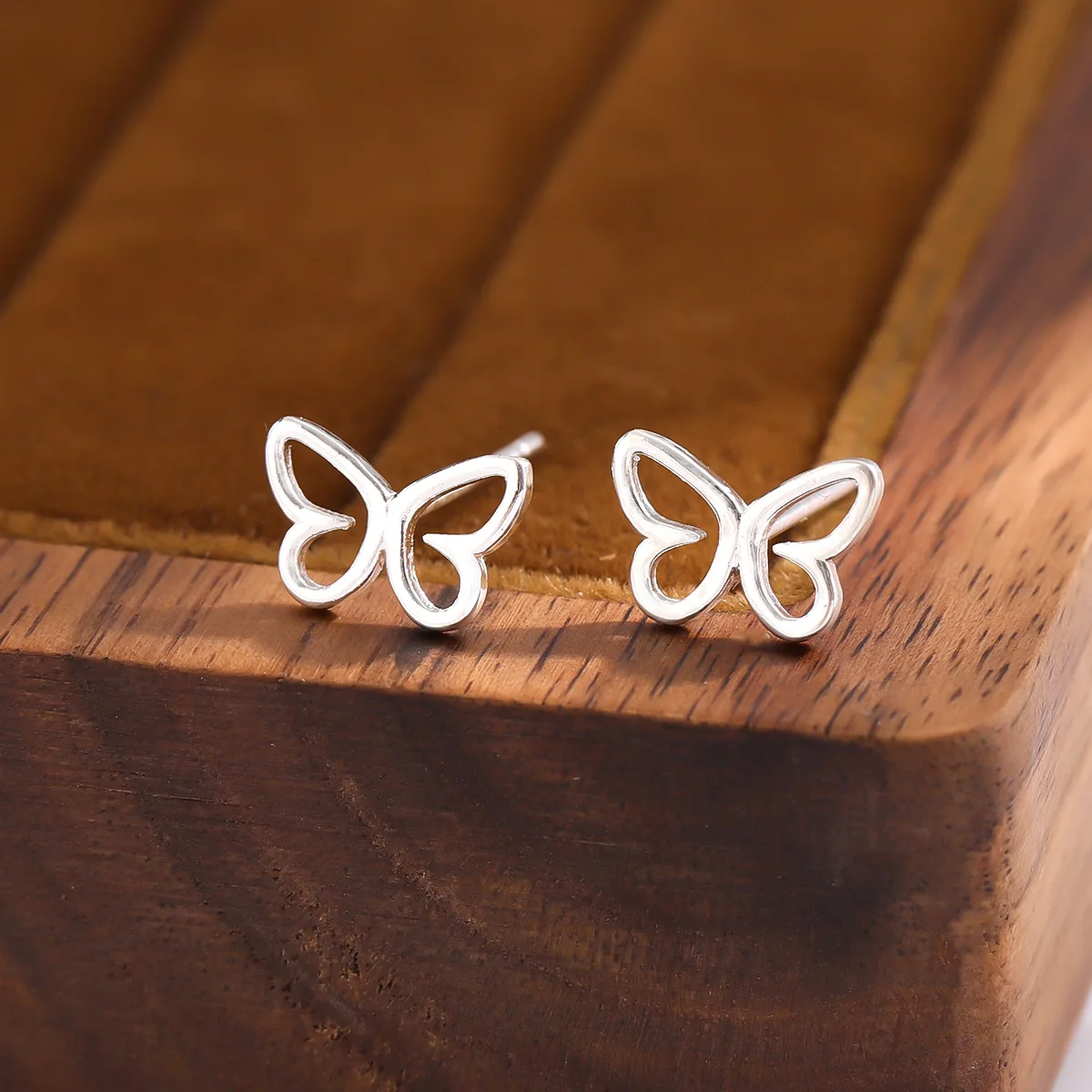 925 Sterling Silver Fashion Jewelry Personality Wild Small Fresh Elegant Simple Hollow Butterfly Female Stud Earrings  E176