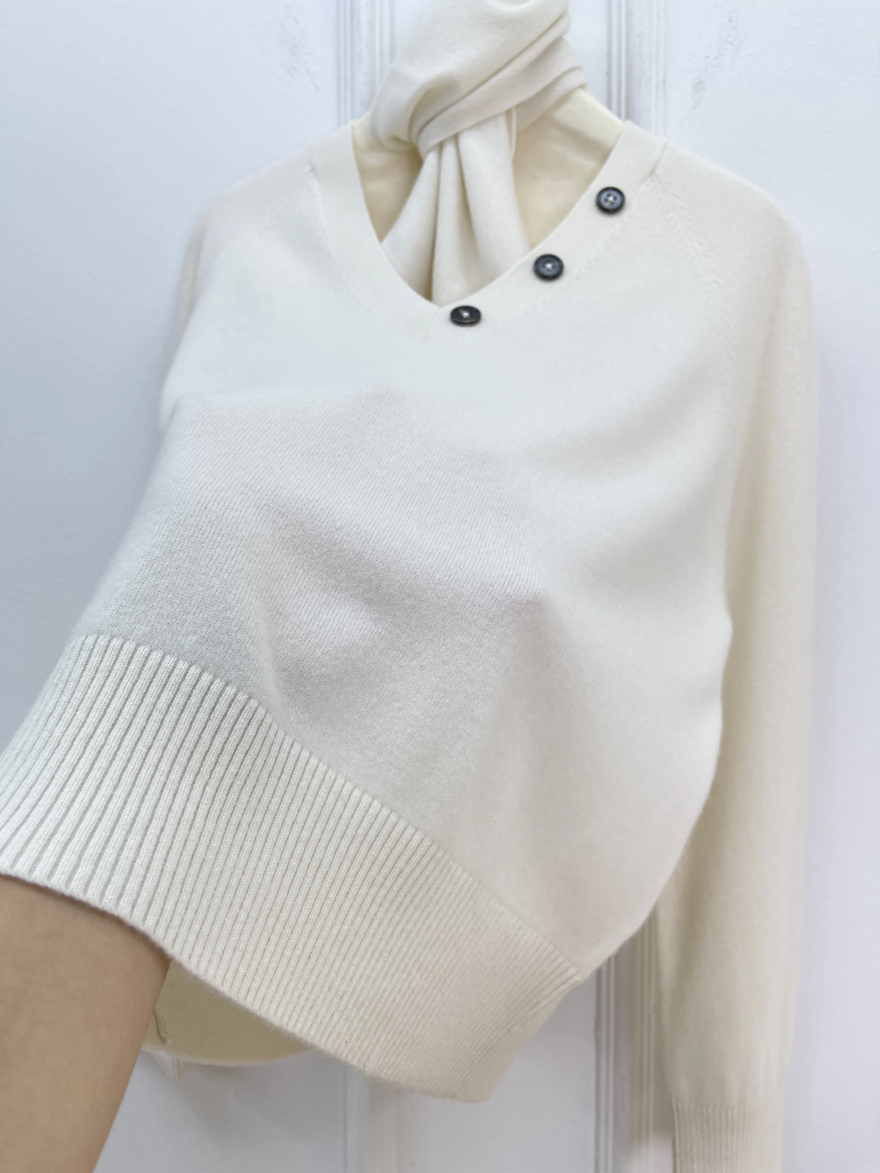 

Осень-зима 2022, новый съемный шарф, кашемировый свитер с v-образным вырезом, женский свободный вязаный топ с длинными рукавами