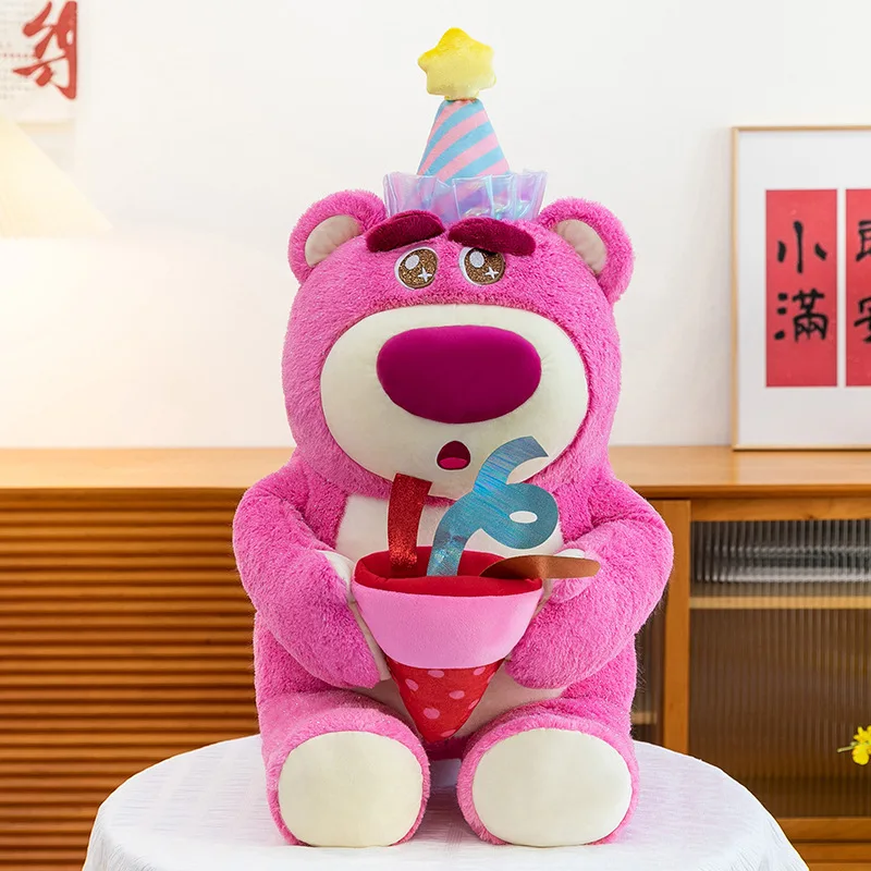 Disney Plüsch-Erdbeerbär-Puppe mit Geburtstagsmütze, süßes Stofftier für Kinder, Geburtstag, Weihnachtsgeschenk, perfektes Spielzeug für Kinder und