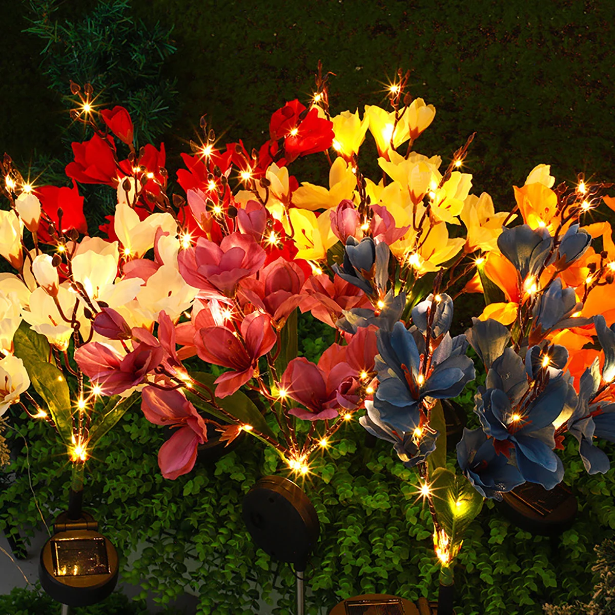 

Solar powered magnolia flower lights are suitable for decorating gardens, courtyards, villas, and lawn atmospheres