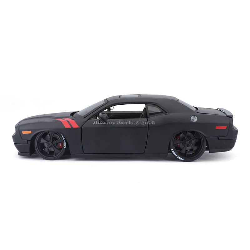 Maisto 1:24 2008 Dodge Challenger Supercar Antique Car Static Die Casting Car Collectible Model Car Toy Gift Tide Play