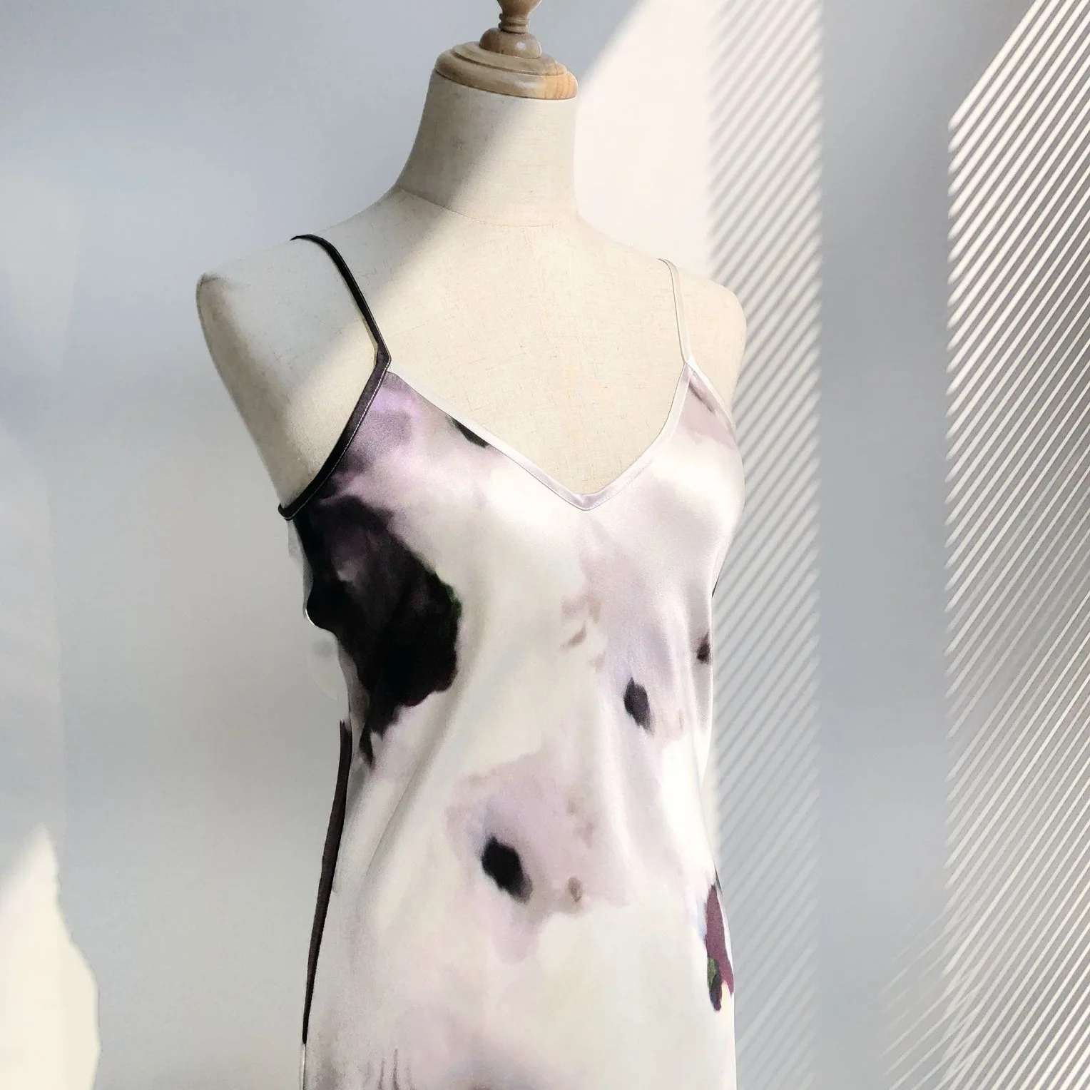 BirdTree 19MM 100% Mulberry Silk Ink Wash Print Dress,Woman Sand Wash Plain Satin Bias-cut Slip Dresses,2025 New D58108JF