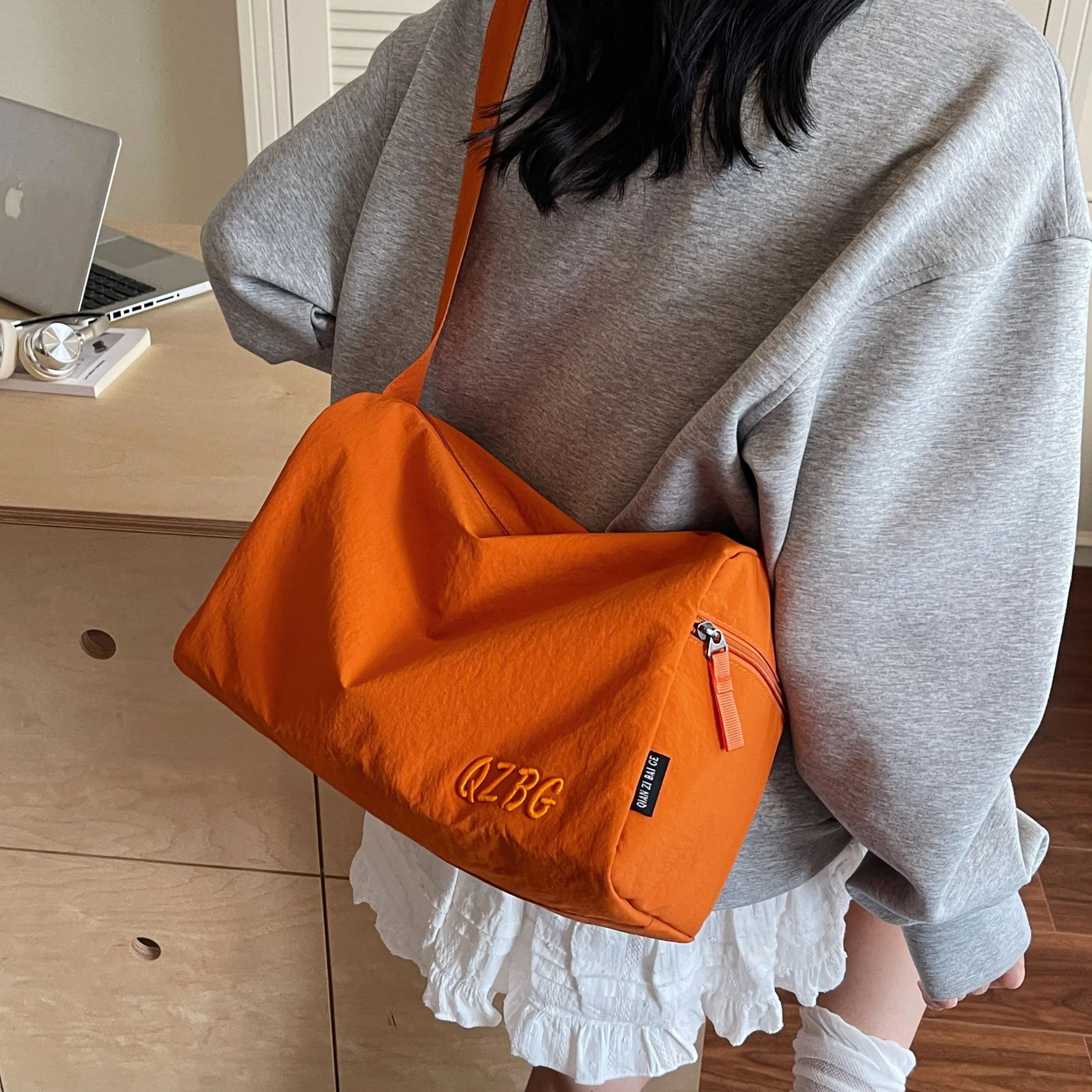 

Cool boy girl crossbody bag,Lightweight crossbody bag for men and women,Casual style women's shoulder bag,simple large purse