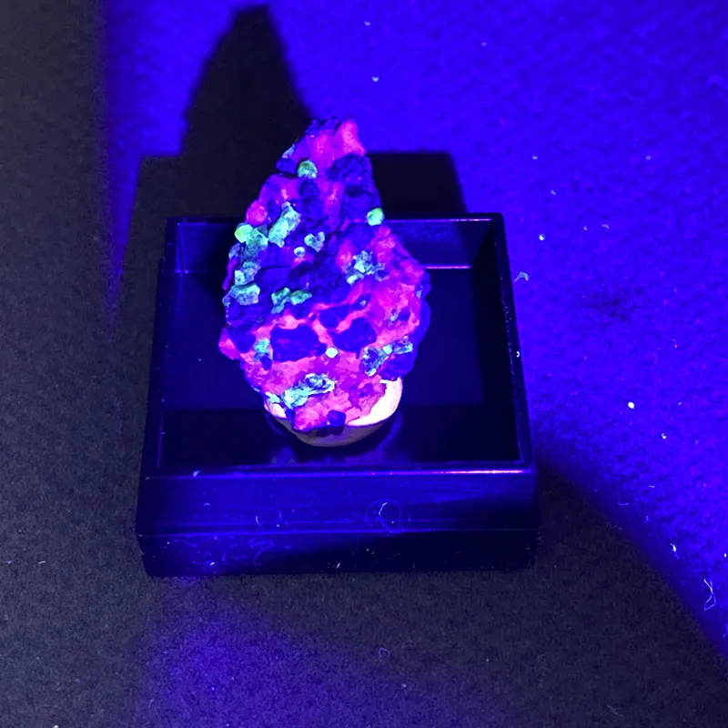 

100% natural Willemite stone Red green fluorescence mineral specimen healing crystal from America+Box size:27*27*25mm