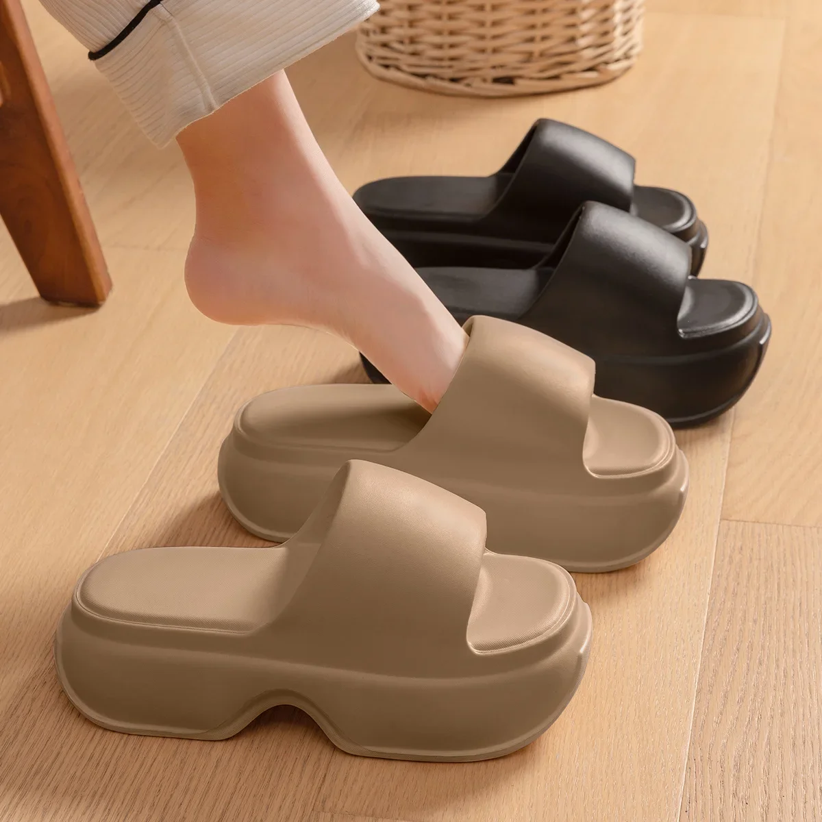 

Тапки женские для дома и пляжа, Нескользящие и без запаха, стильные сандалии, лето 2024