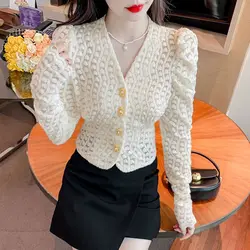 French V-neck Lace Slim Fit Base Shirt for Women Long Sleeved with Western Style and Sweet Bubble Sleeves Short and Small Top