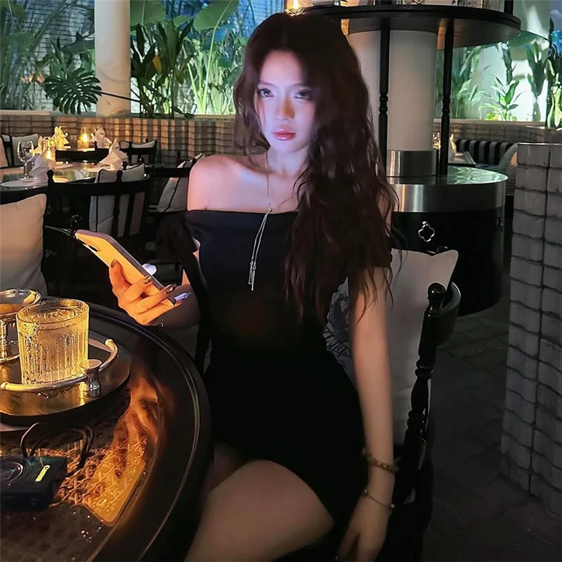 Figurbetontes Kleid, Trend 2025, umwandelbar, veränderbar, vielseitig, anpassbar, verstellbar, flexibel, variabel, veränderbar, Protean, Chameleon