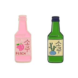 Soju spilla smaltata corea spilla da vino distintivo Cartoon Peach Fresh Bottle Pin k Green risvolto maglione cappello gioielli regalo personalizzato all'ingrosso