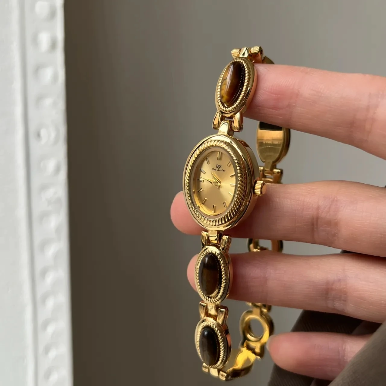 Jam Tangan Wanita Mewah Modis Jam Tangan Kuarsa Dial Oval Batu Permata Alami Gelang Jam Tangan Wanita Temperamen Kelas Atas Unik