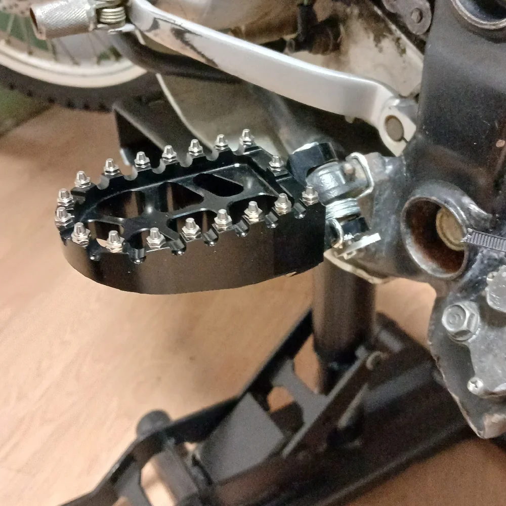 Footrest Footpegs Foot Pegs Pedals For Honda CR80R CR80RB CR85R CR85RB XR 250R 400R 600R 650L 650R CRF1000L DTC XR650R XR650L