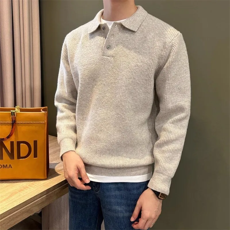 เสื้อโปโลคอเต่าผู้ชายสไตล์เกาหลีใหม่ เสื้อถักแขนยาวหรูหรา สวมใส่สบายๆ สีพื้น สตรีทแวร์ลำลอง เสื้อถักสำหรับฤดูใบไม้ร่วง