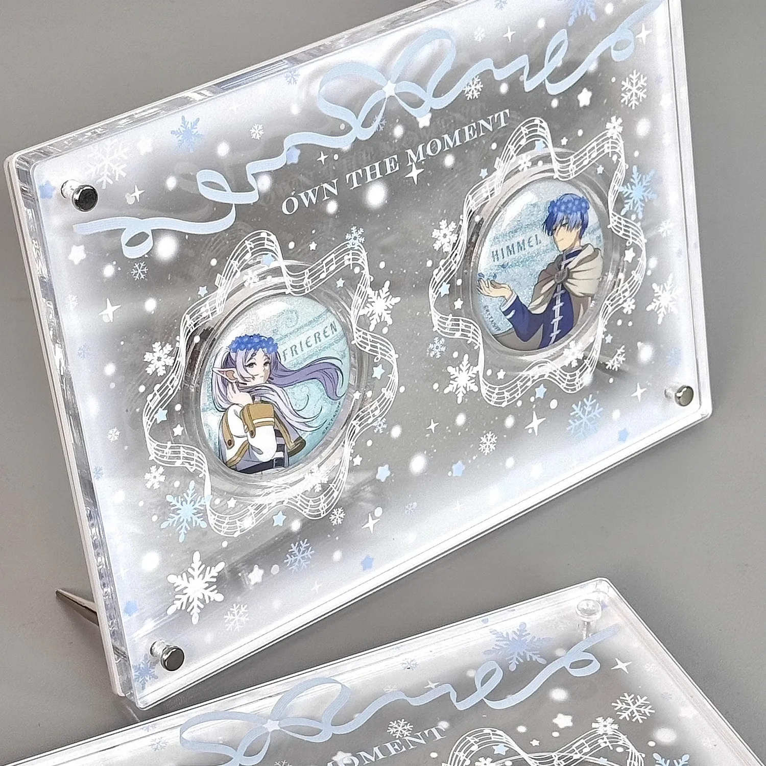 

Winter Romance Dual Badge Holder - Acrylic Display Case with Snowflake for Anime Pins, Kawaii Aesthetic Shelf for Collectibles