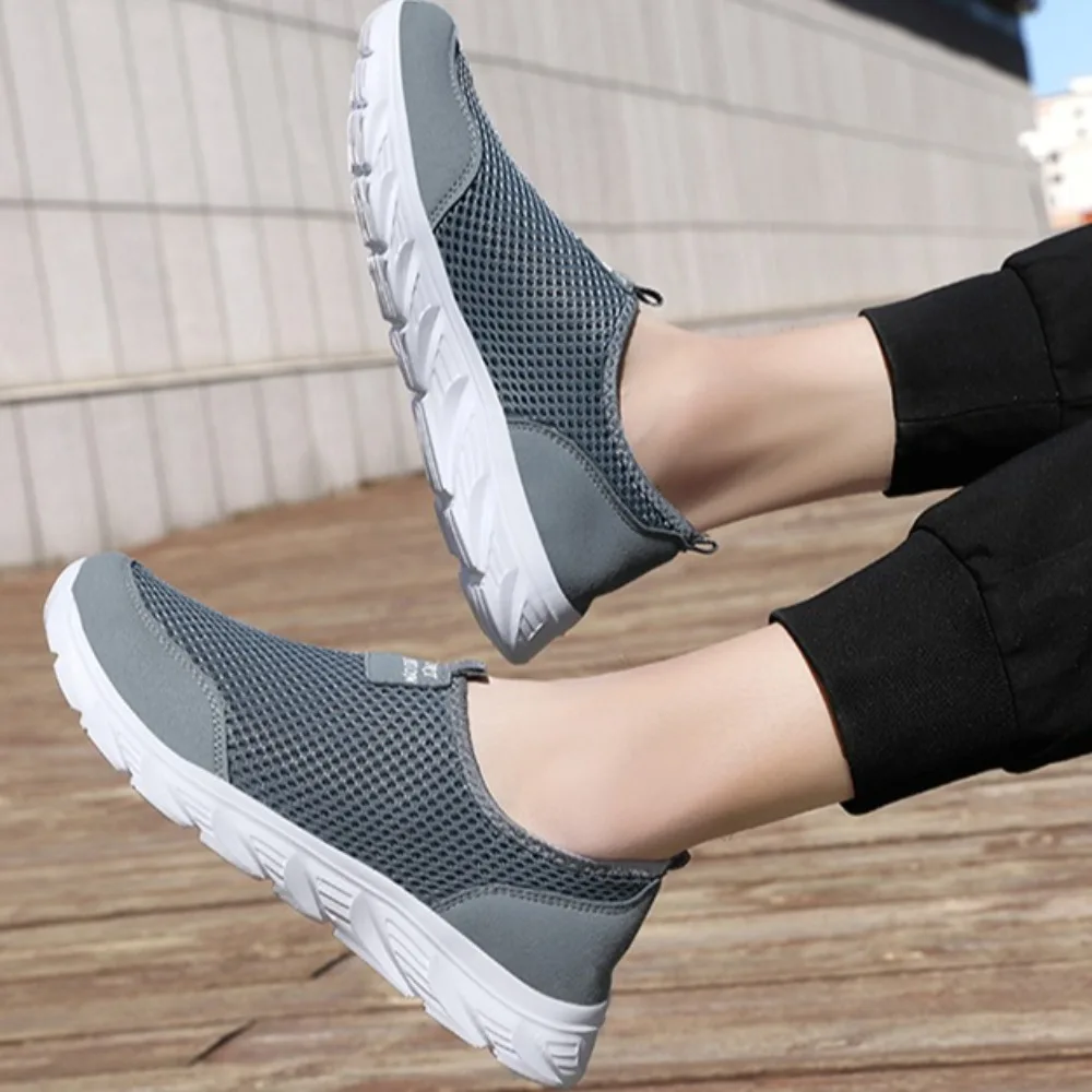 

Men's Breathable Slip-On Sneakers - Lightweight Anti-Slip Flat Shoes, Casual Outdoor Walking Footwear Suitable for All Seasons