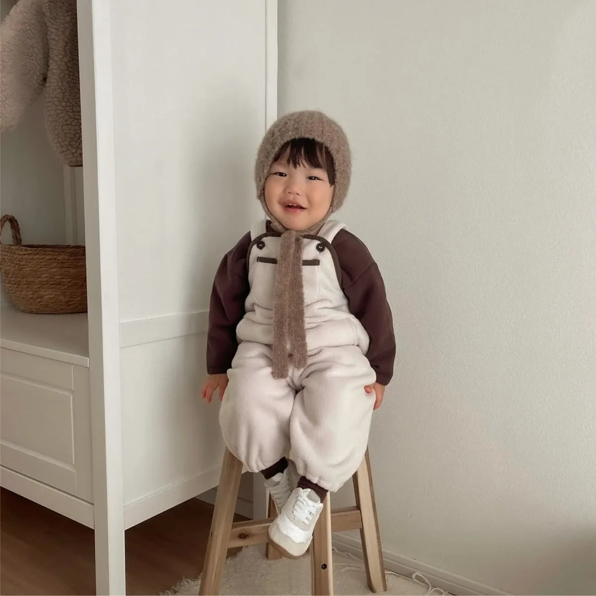 2025 Winter New Baby Sleeveless Warm Romper Plus Velvet Thick Girls Pocket Jumpsuit Solid Toddler Plush Overalls Infant Clothes
