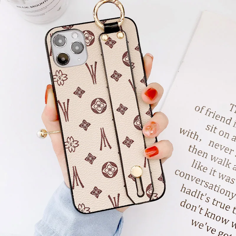 Luxury Wristband Phone Case For iPhone 15 14 13 Pro Max Case 12 11 PRO X XS MAX XR 6S 7 8 Plus SE 2020 5 Girls Fundas Back Cover