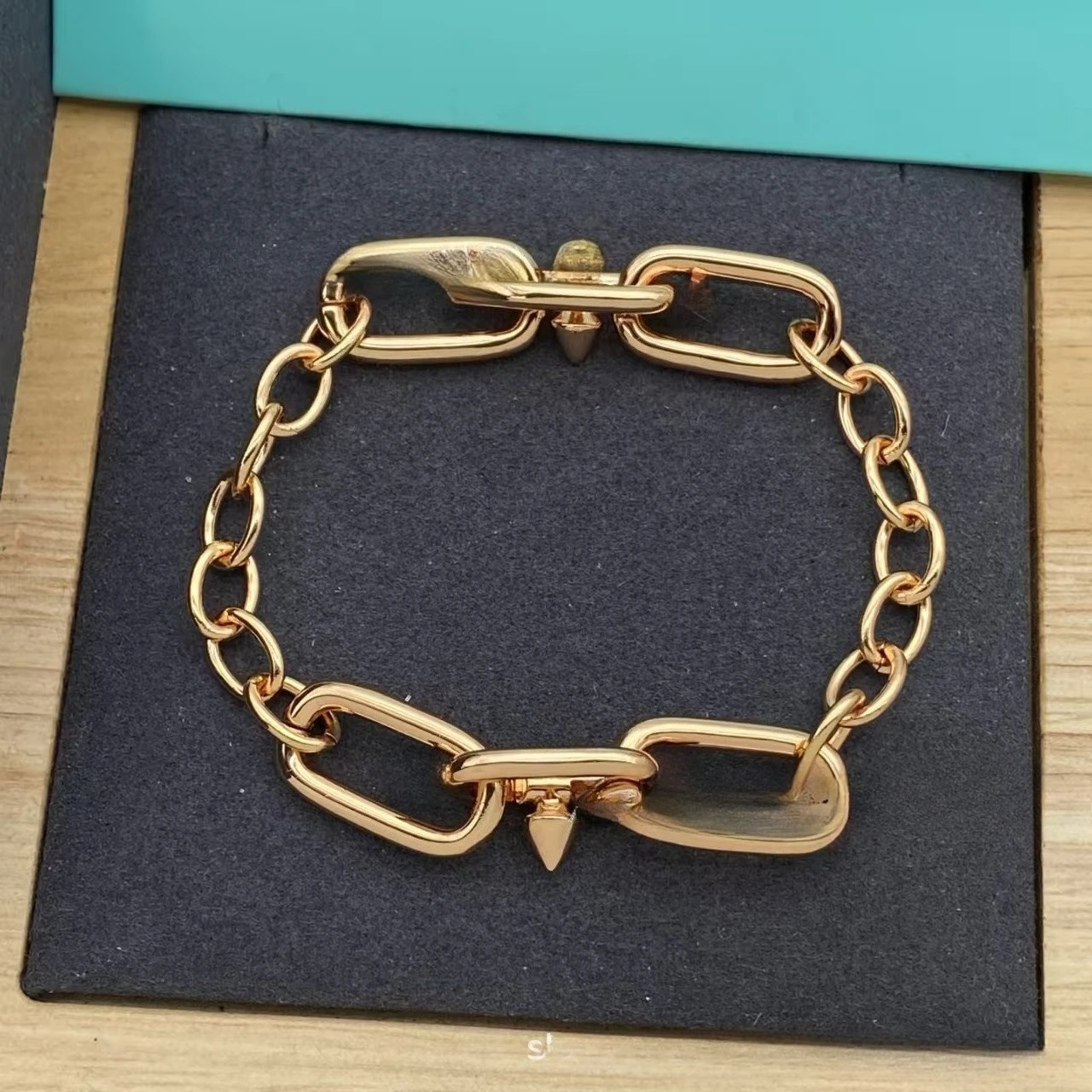 نحى سوار الفاصوليا الذهبية الصغيرة الطريقة القديمة الصناعة الثقيلة إيطاليا تعديل سحب بسيط مجوهرات رائعة