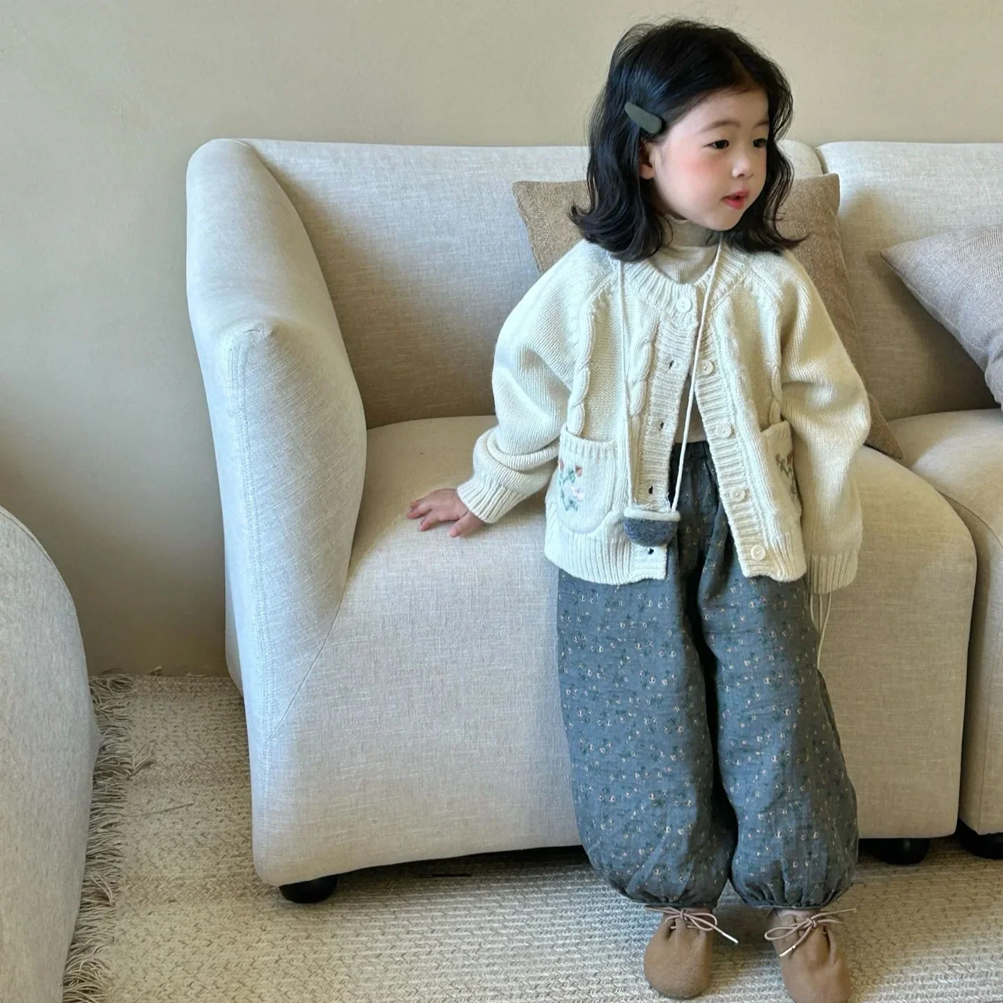 Sweater Autumn New Childrens Clothing Korean Girl Retro Style Hook Flower Cardigan Autumn Simple 2024 Fashion Sweet