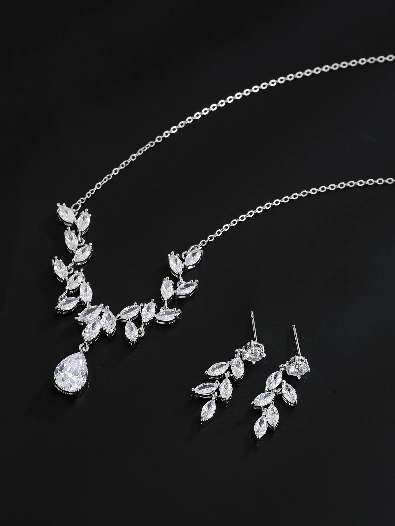 Emmaya New Arrival Leaves Shape Design Noble Jewelry Set For Women&Girls Charming Dress-Up Wedding Party Elegant Gift