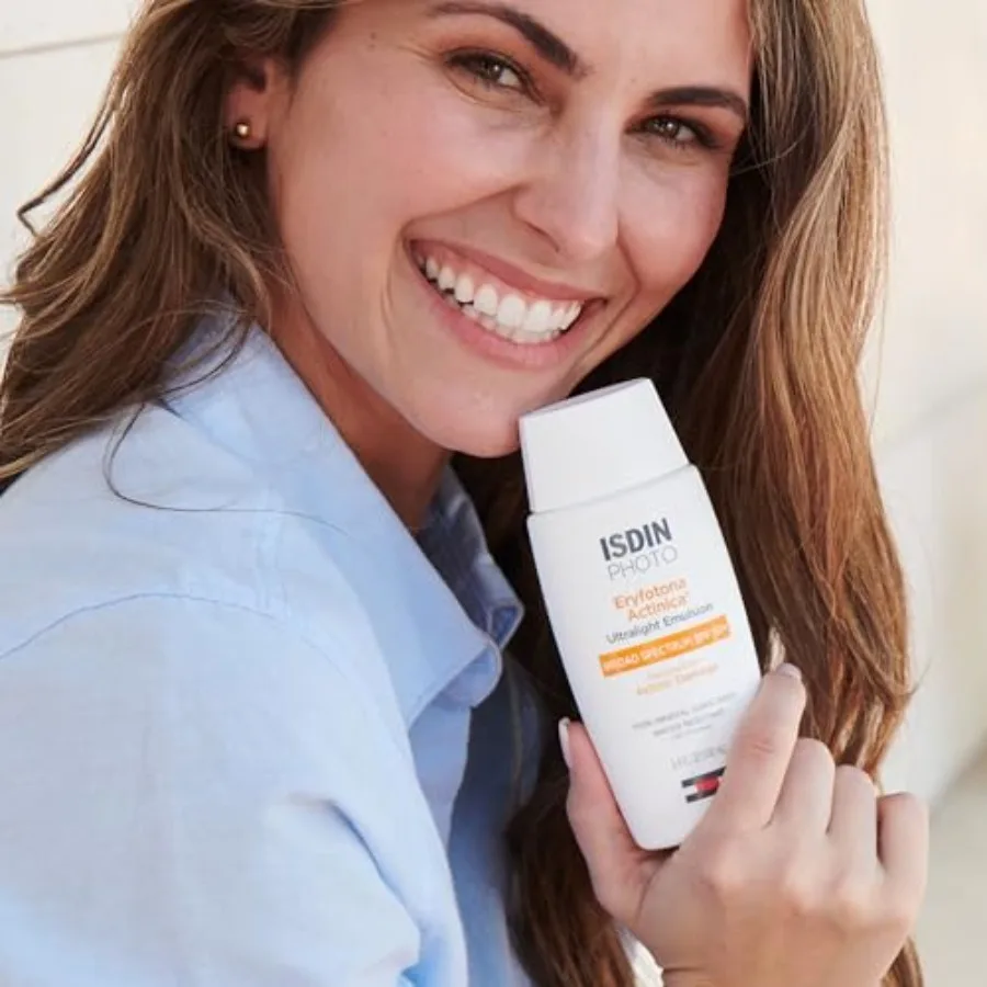 Face sunscreen for sensitive skin: mineral zinc oxide SPF 50+, white-cast-free, dermatologist recommended, 100 mineral UV filte