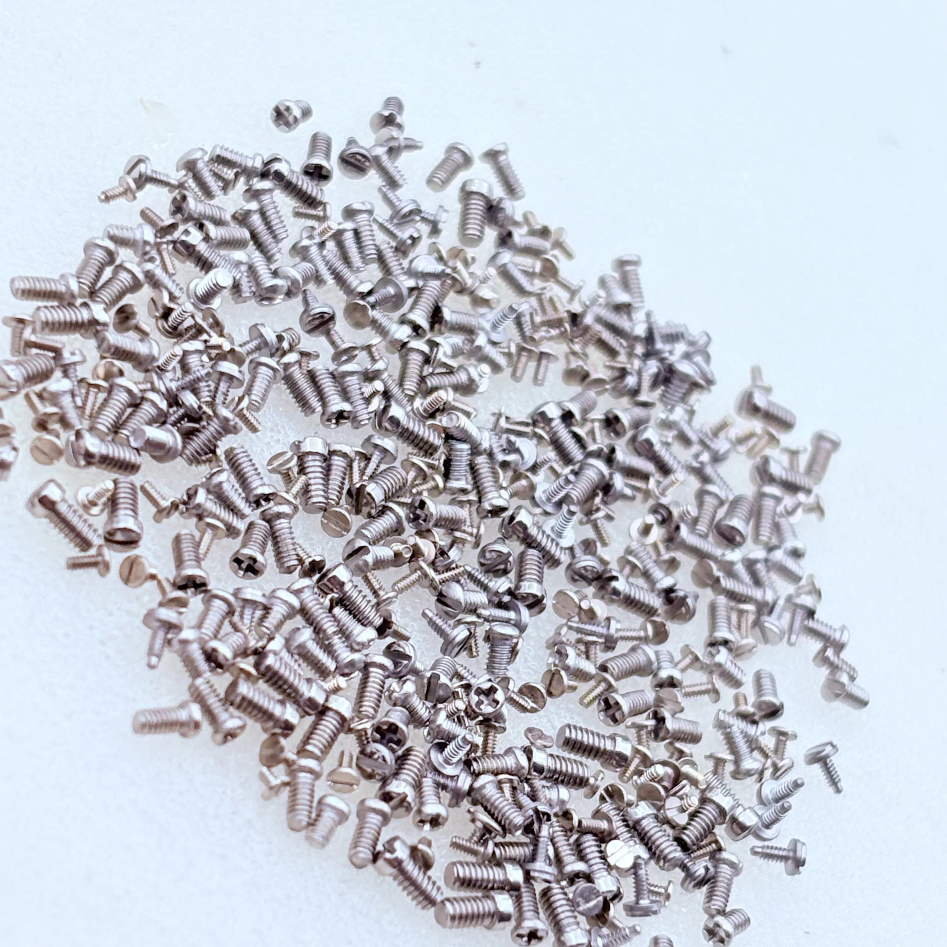 10pcs Watch accessories back cover screws watch miscellaneous back cover screw M1.0/M1.2/M1.4/M1.6 thick back cover screws mixed